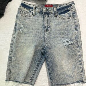 GUESS - size 29 WOMENS SHORTS , EUC, light wash